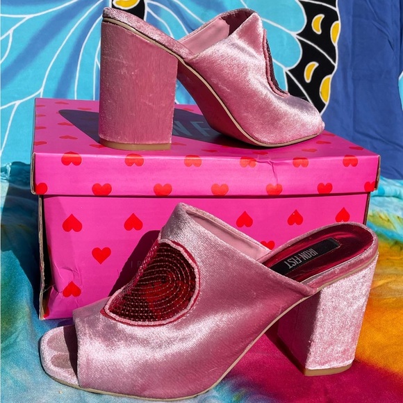 Turkish Delight Velvet Sequin Heart Heels ❤️🔥 - Picture 5 of 6